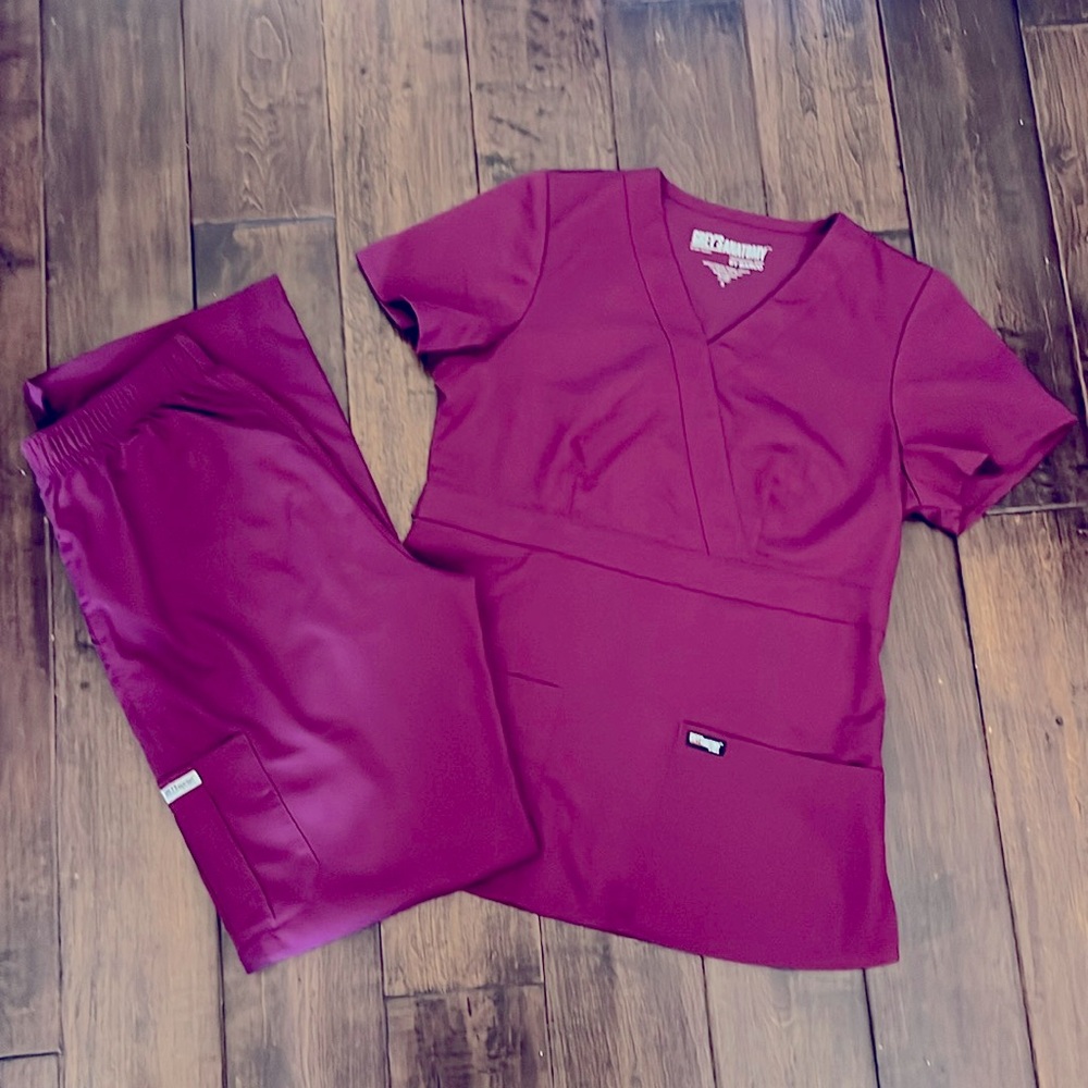 Grey’s Anatomy Scrub set. Plum color.